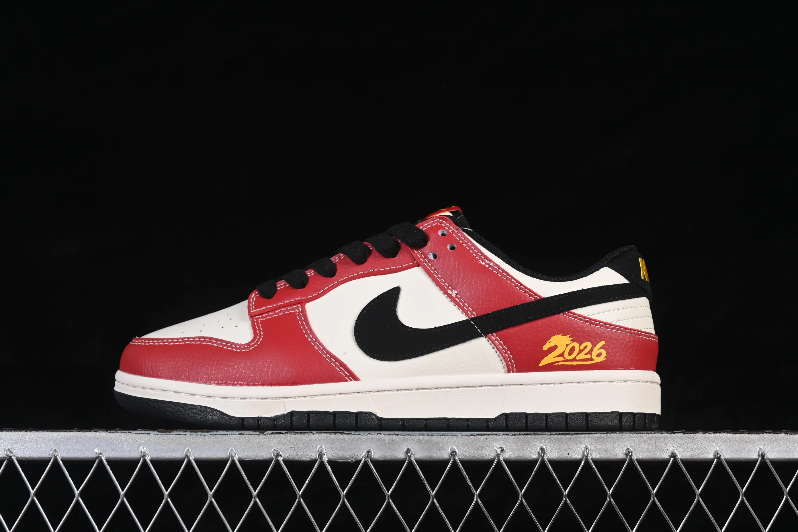 All categories Nk SB Dunk Series Nk SB Dunk Low High-end customized low-top sneakers Nike SB Dunk Low Year of the Horse limited edition Beige, black and red contrasting colors High-end customized low-top casual skate shoes QW5288-102